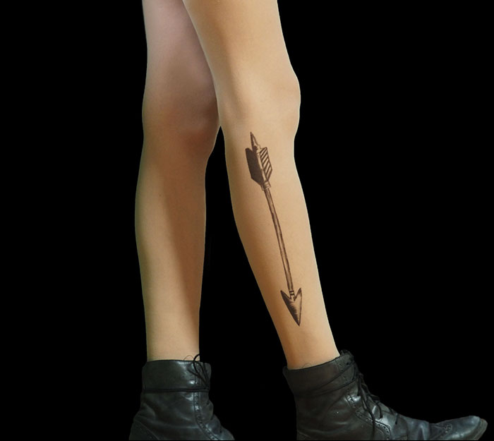 Meias calças com desenhos imitam tatuagens 
