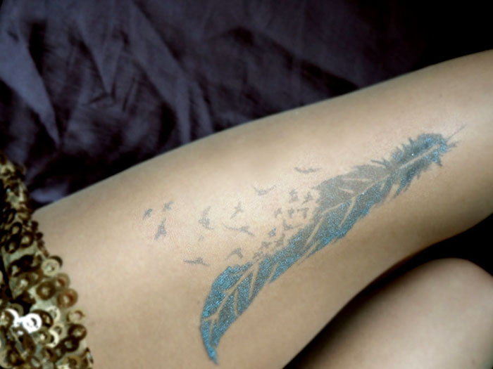 Meias calças com desenhos imitam tatuagens 