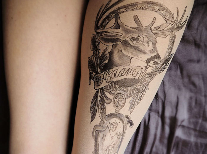 Meias calças com desenhos imitam tatuagens 