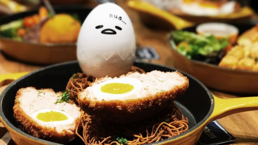Personagem de desenho japonês Gudetama é um ovo reclamão que virou tema de pratos em vários restaurantes na Ásia