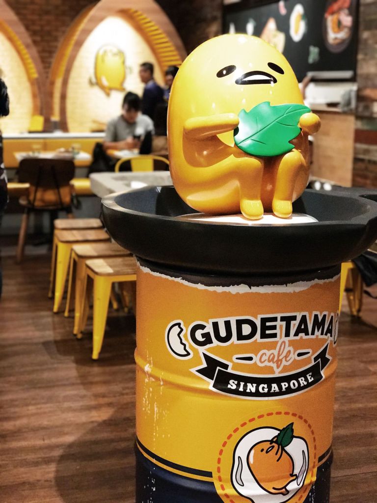 Personagem de desenho japonês Gudetama é um ovo reclamão que virou tema de pratos em vários restaurantes na Ásia