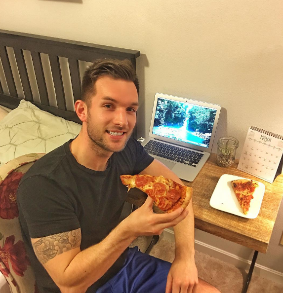 Phil Duncan é viciado em pizza e transformou suas viagens na busca pelas melhores e mais diferentes pizzas