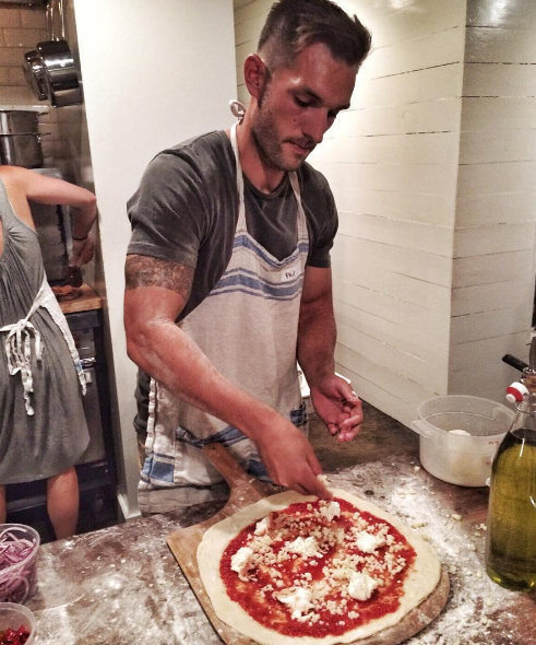 Phil Duncan é viciado em pizza e transformou suas viagens na busca pelas melhores e mais diferentes pizzas