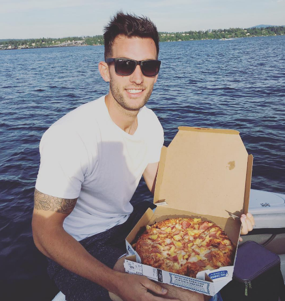 Phil Duncan é viciado em pizza e transformou suas viagens na busca pelas melhores e mais diferentes pizzas