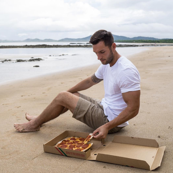 Phil Duncan é viciado em pizza e transformou suas viagens na busca pelas melhores e mais diferentes pizzas