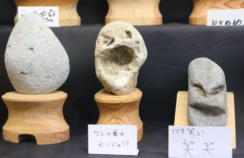 No Japão, pedras que lembram 'rostos humanos' têm um espaço especial no acervo deste museu. Tem até pedra do Elvis Presley!