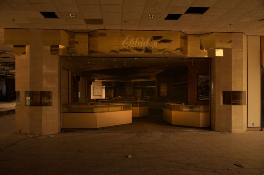 Este shopping na cidade de Kansas, nos Estados Unidos, funcionou por 40 anos até ser fechado em 2014. Abandonado, ele foi demolido recentemente