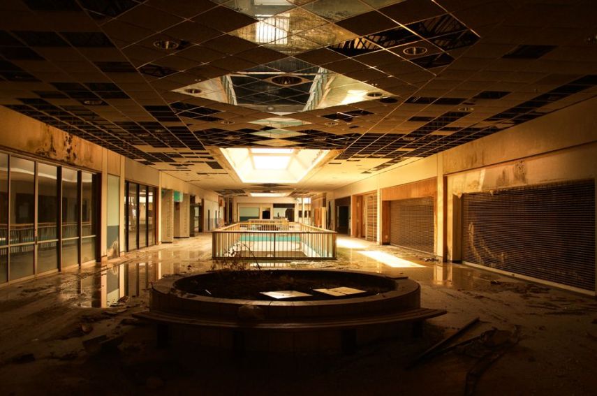 Este shopping na cidade de Kansas, nos Estados Unidos, funcionou por 40 anos até ser fechado em 2014. Abandonado, ele foi demolido recentemente