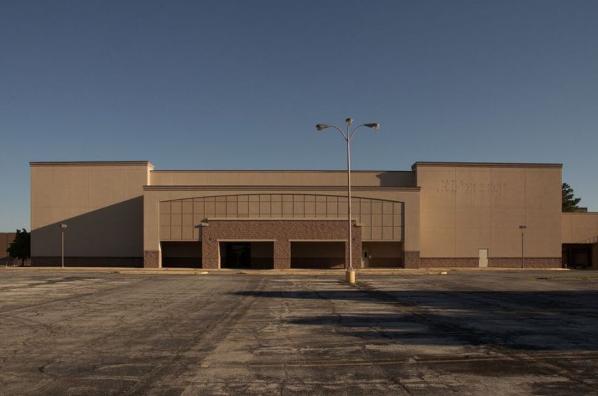 Este shopping na cidade de Kansas, nos Estados Unidos, funcionou por 40 anos até ser fechado em 2014. Abandonado, ele foi demolido recentemente