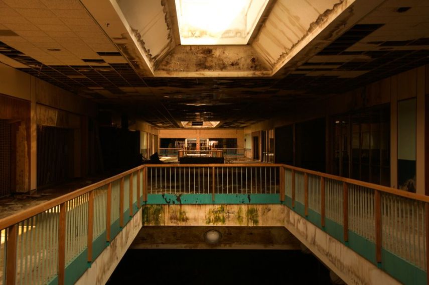 Este shopping na cidade de Kansas, nos Estados Unidos, funcionou por 40 anos até ser fechado em 2014. Abandonado, ele foi demolido recentemente