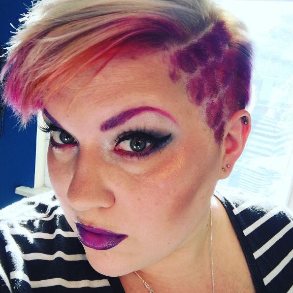 Nova moda é tingir as sobrancelhas com variação de cores. Você faria?