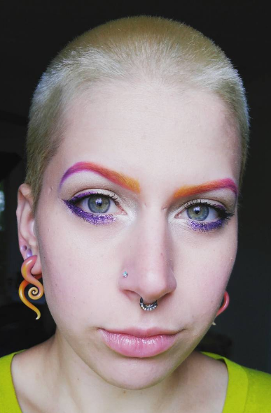 Nova moda é tingir as sobrancelhas com variação de cores. Você faria?