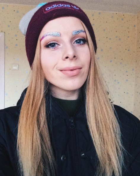 Nova moda é tingir as sobrancelhas com variação de cores. Você faria?