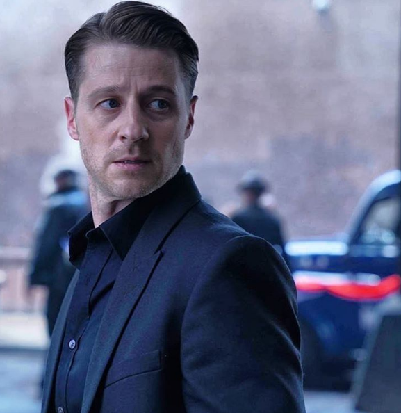 Benjamin Mckenzie era o protagonista Ryan Atwood. Formado em Relações Internacionais e Economia, o ator emendou outras duas séries em que também foi o principal personagem: Southland e Gotham (ainda no ar). Hoje com 38 anos, ele tem uma filha com a colega de elenco, a brasileira Morena Baccarin, com quem é casado.