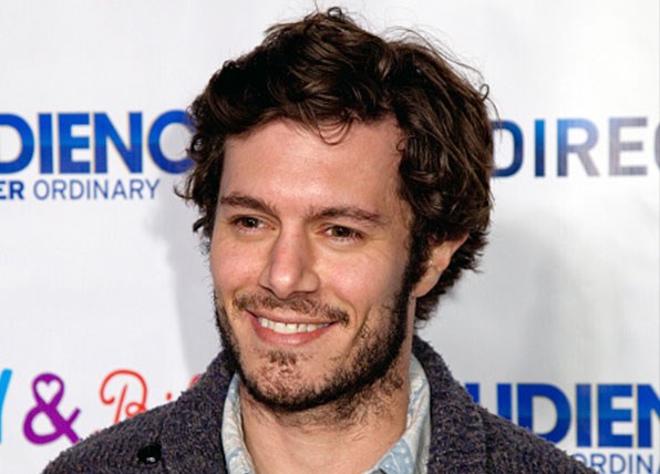 Adam Brody era o divertido e fofo Seth Cohen, que recebeu Ryan feliz da vida em sua casa logo no primeiro episódio da série e com quem construiu uma amizade única ao longo dela. Depois do seriado, Adam participou do elenco de vários filmes, como 'Sr. e Sra. Smith', 'Garota Infernal', 'Pânico 4', 'A Filha do Meu Melhor Amigo' e 'Procura-se um Amigo para o Fim do Mundo'. Ele também é baterista de uma banda chamada Shortcoats. Durante as gravações da série, Adam, hoje com 38 anos, namorou seu par romântico, vivido pela atriz Rachel Bilson. Mas, desde 2013, vive com a atriz Leighton Meeste - a Blair, de 'Gossip Girl'. Os dois se casaram em uma cerimônia secreta no México e são pais da pequena Arlo, de um ano.