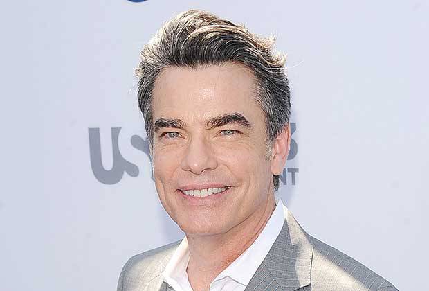 Peter Gallagher interpretava o gente boa Sandy Cohen em The O.C. Depois da série, esteve no elenco de filmes como 'Adam', 'Burlesque', 'Covert Affairs', além das séries 'Californication' e 'Whitney'. Peter também é cantor e tem discos lançados com canções de soul e rock. 
