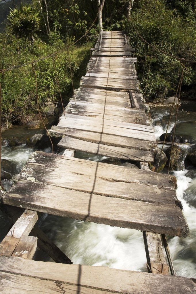 Ponte que cruza o rio Imbabura, no Equador