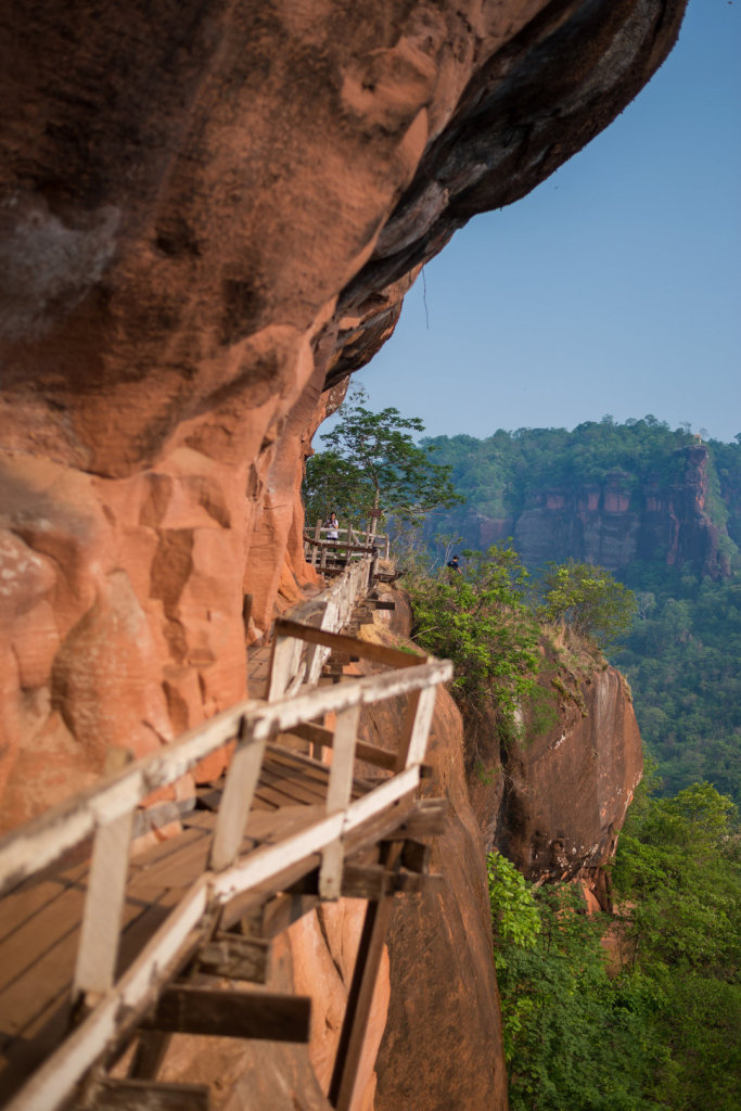 Passagem da montanha Wat Phu To, em Bueng Kan, na Tailândia