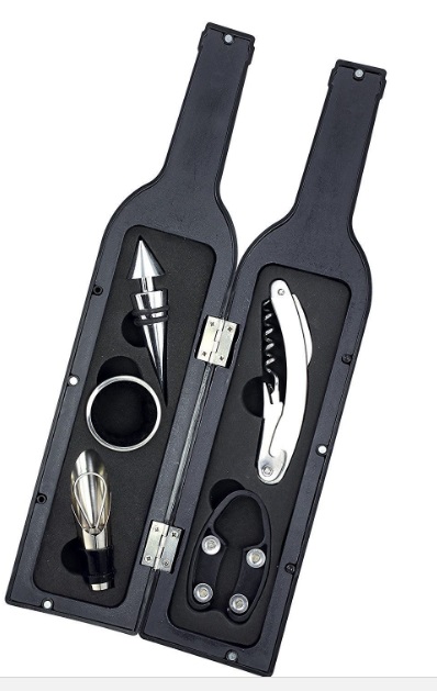 Kit para vinho em embalagem com formato de garrafa.