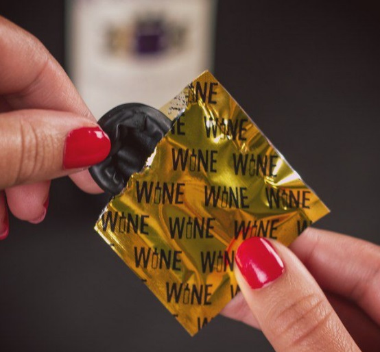 Camisinhas com sabor e cheiro de vinho.