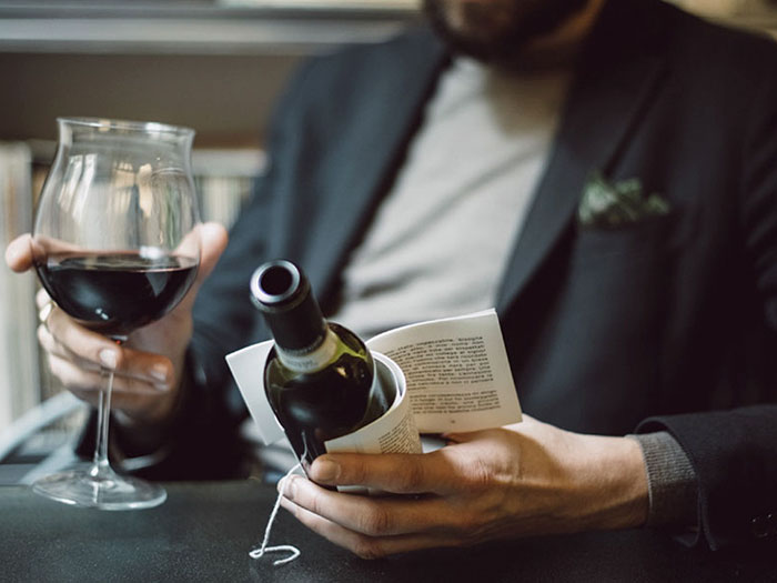 Vinícola italiana lança vinhos vendidos acompanhados de uma história curta no rotúlo