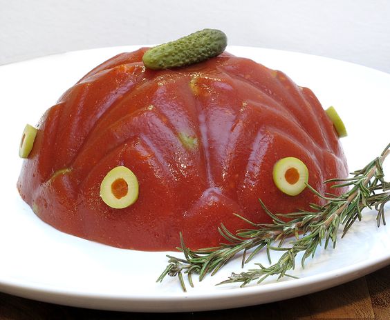 Você nunca viu um pudim de tomate TÃO CRUEL como este, com olhos zangados