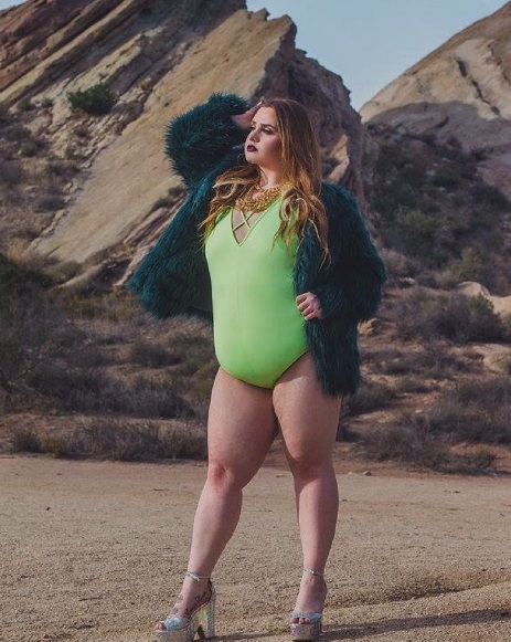 A modelo Hayley Herms 