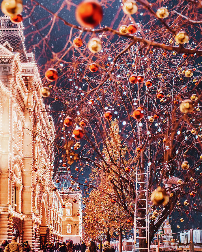 A fotógrafa Kristina Makeeva mostra o lado deslumbrante da cidade em meio a luzes e neve