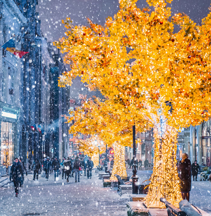 A fotógrafa Kristina Makeeva mostra o lado deslumbrante da cidade em meio a luzes e neve