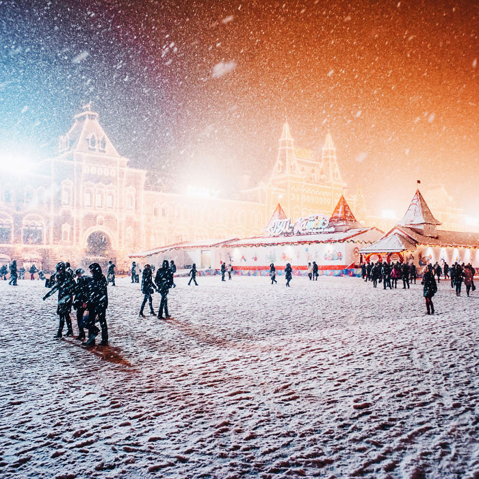 A fotógrafa Kristina Makeeva mostra o lado deslumbrante da cidade em meio a luzes e neve