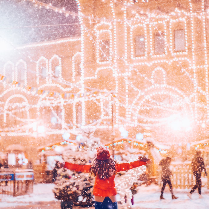 A fotógrafa Kristina Makeeva mostra o lado deslumbrante da cidade em meio a luzes e neve