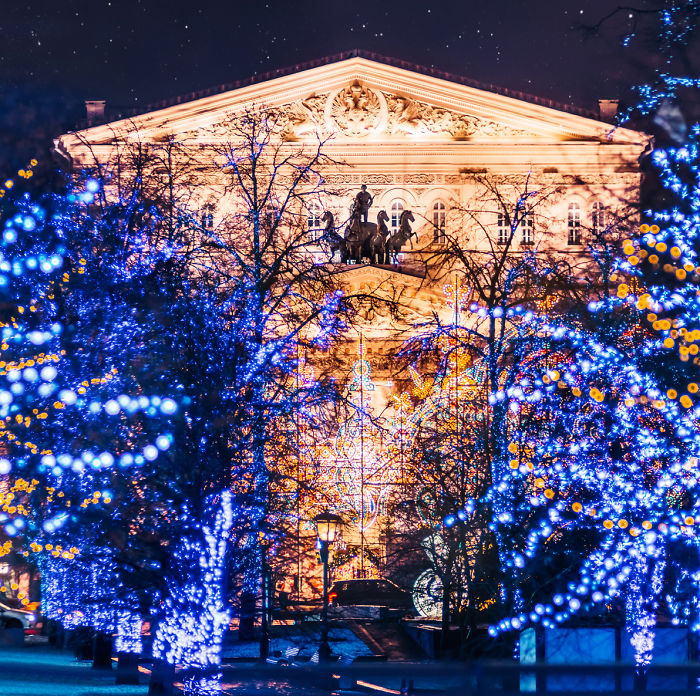 A fotógrafa Kristina Makeeva mostra o lado deslumbrante da cidade em meio a luzes e neve