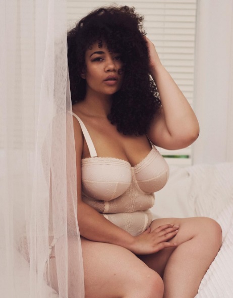 A modelo Olivia Campbell (@curvycampbell)