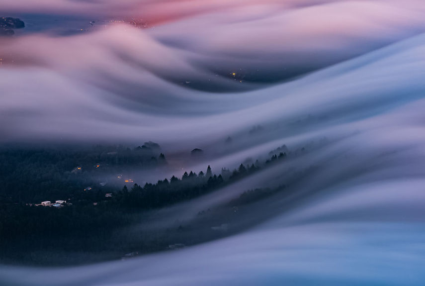 O fotógrafo Nick Steinberg fez uma série de fotos incríveis que mostram a neblina como se fossem ondas no céu. Confira mais do trabalho dele no Instagram @nicholassteinbergphotography