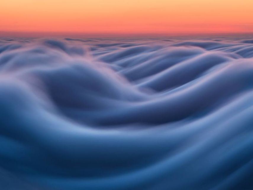 O fotógrafo Nick Steinberg fez uma série de fotos incríveis que mostram a neblina como se fossem ondas no céu. Confira mais do trabalho dele no Instagram @nicholassteinbergphotography