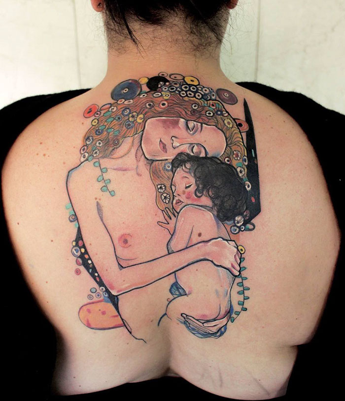 Gustav Klimt (1862-1918) é um dos mais renomados pintores da Art Nouveau e vem inspirando tatuagens de várias pessoas por aí