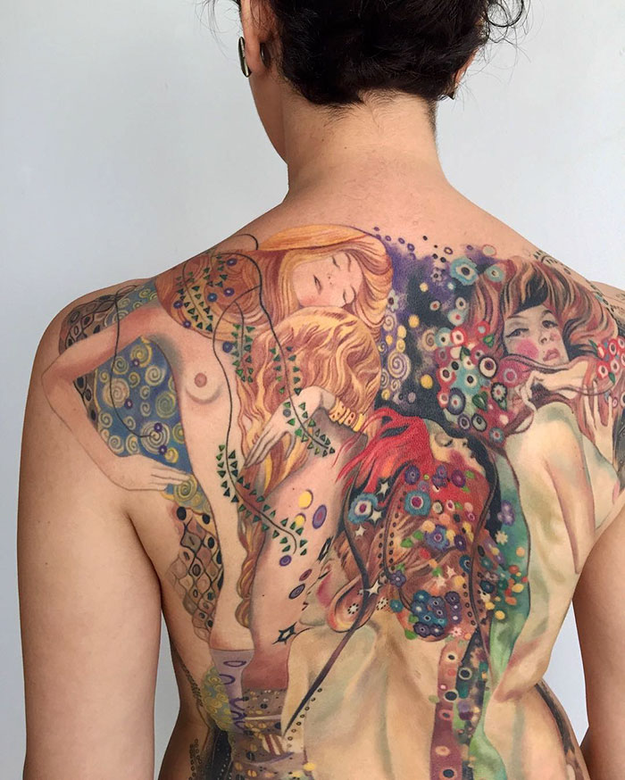 Gustav Klimt (1862-1918) é um dos mais renomados pintores da Art Nouveau e vem inspirando tatuagens de várias pessoas por aí