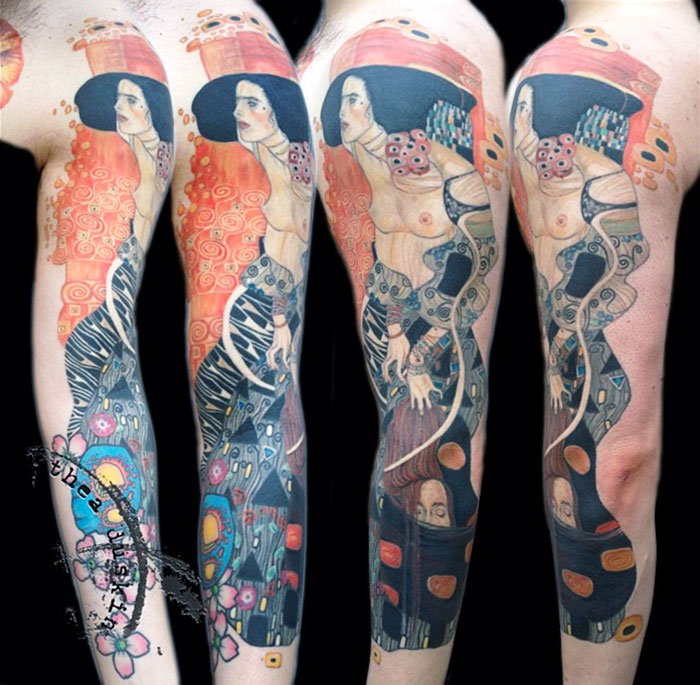 Gustav Klimt (1862-1918) é um dos mais renomados pintores da Art Nouveau e vem inspirando tatuagens de várias pessoas por aí