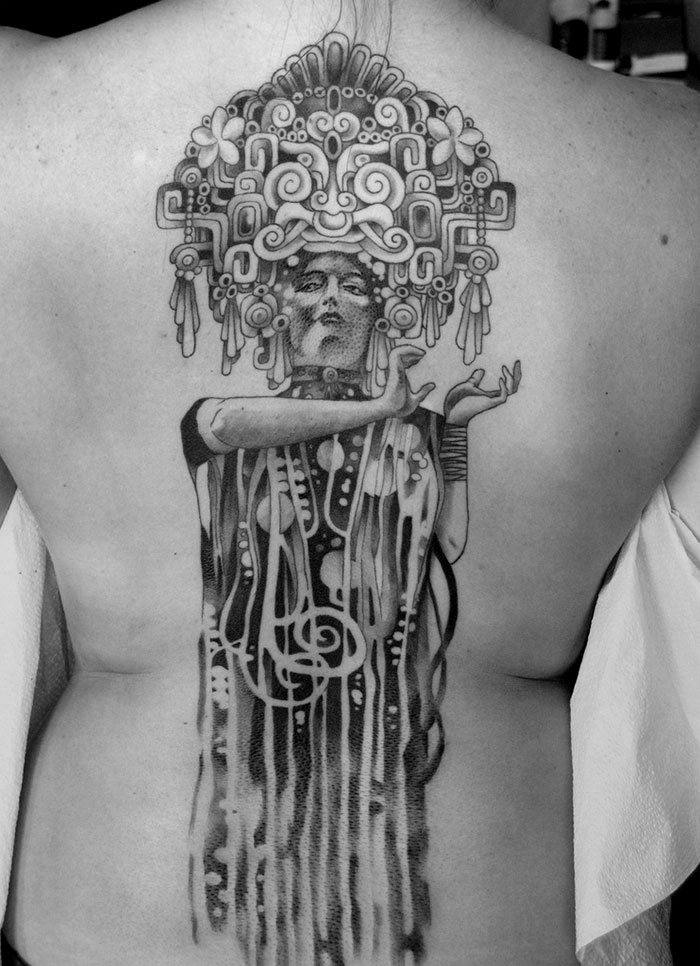 Gustav Klimt (1862-1918) é um dos mais renomados pintores da Art Nouveau e vem inspirando tatuagens de várias pessoas por aí