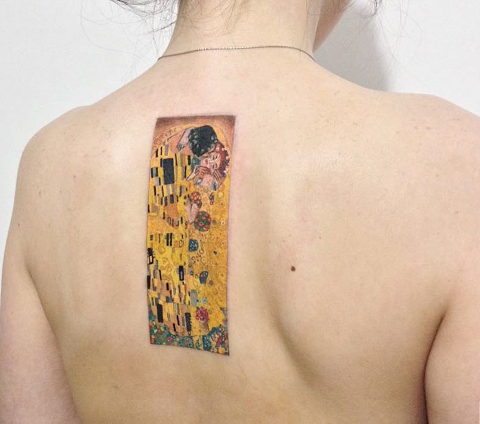 Gustav Klimt (1862-1918) é um dos mais renomados pintores da Art Nouveau e vem inspirando tatuagens de várias pessoas por aí