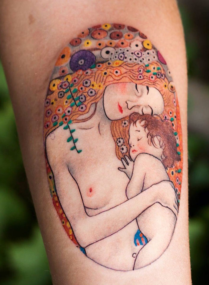 Gustav Klimt (1862-1918) é um dos mais renomados pintores da Art Nouveau e vem inspirando tatuagens de várias pessoas por aí