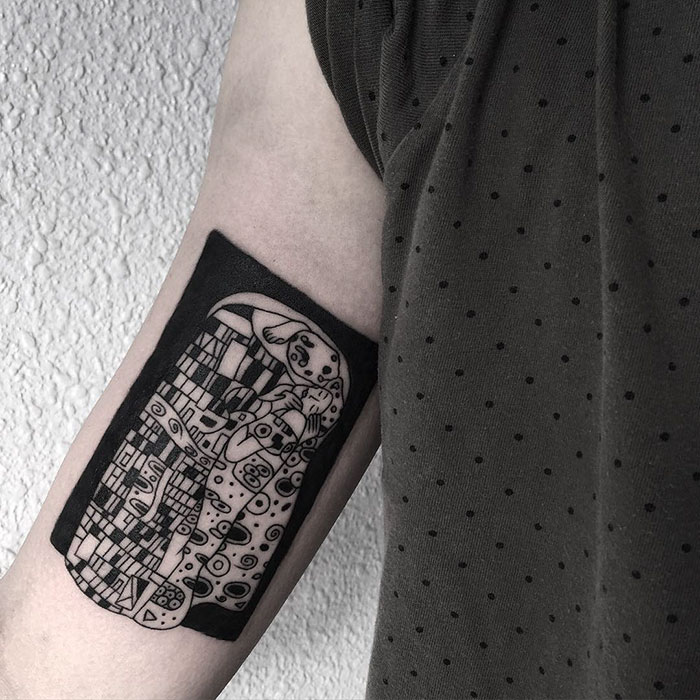 Gustav Klimt (1862-1918) é um dos mais renomados pintores da Art Nouveau e vem inspirando tatuagens de várias pessoas por aí