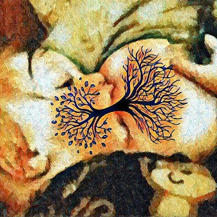 Aplicativo permite efeito que transforma selfie de amamentação em obra de arte