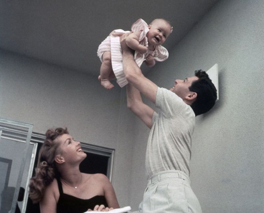 Mãe e filha morreram com um dia de diferença e, para homenagear as duas atrizes, site reuniu uma série de fotos de momentos entre elas!