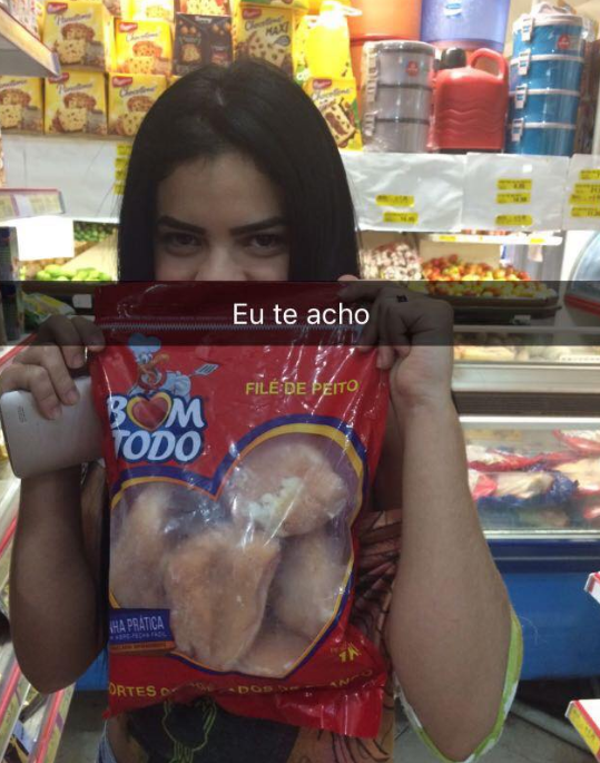 Esta menina decidiu ir ao supermercado à caça de produtos para criar um 