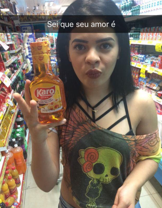 Esta menina decidiu ir ao supermercado à caça de produtos para criar um 