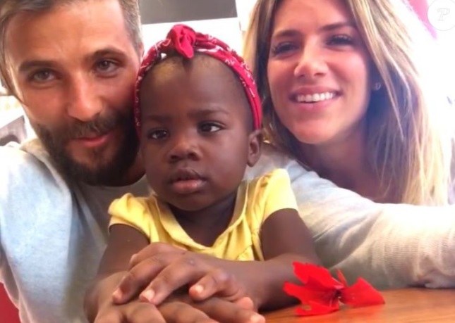 O casal de atores Bruno Gagliasso e Giovanna Ewbank terminam 2016 muito bem! Eles são agora pais da fofa Titi, uma menininha de dois anos nascida no Malawi, na África.