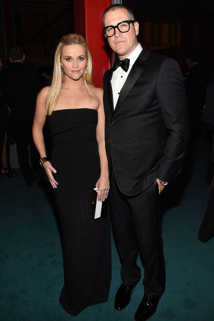 A atriz Reese Witherspoon é casada há cinco anos com o agente Jim Toth. Ela já foi casada com o ator Ryan Phillippe, com quem tem dois filhos.