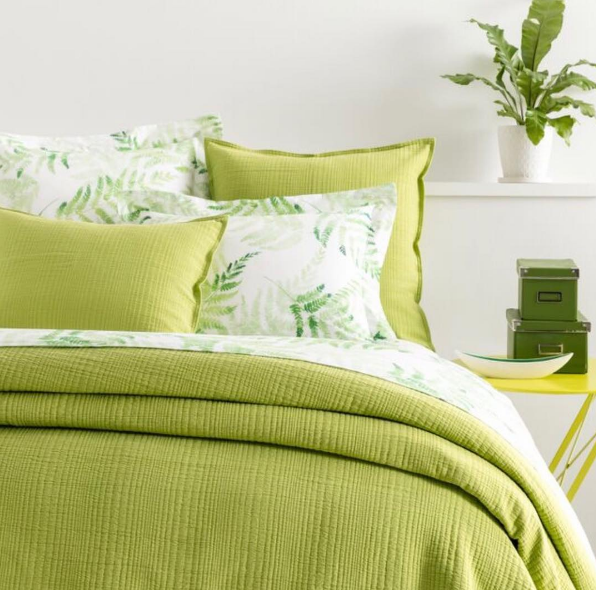 A Pantone divulgou que a cor Greenery será o tom do próximo ano. Veja como usá-la na decoração!