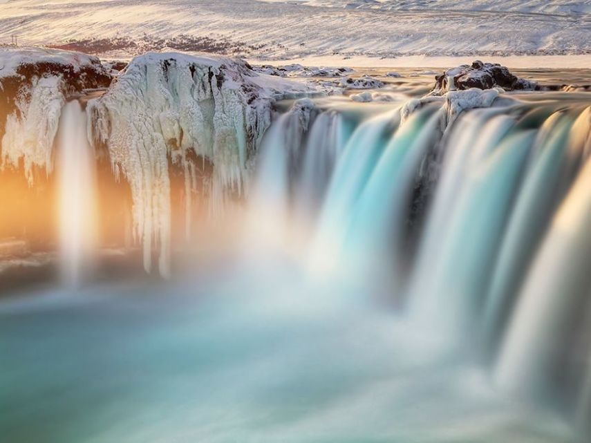 Beleza natural atrai turistas à Islândia